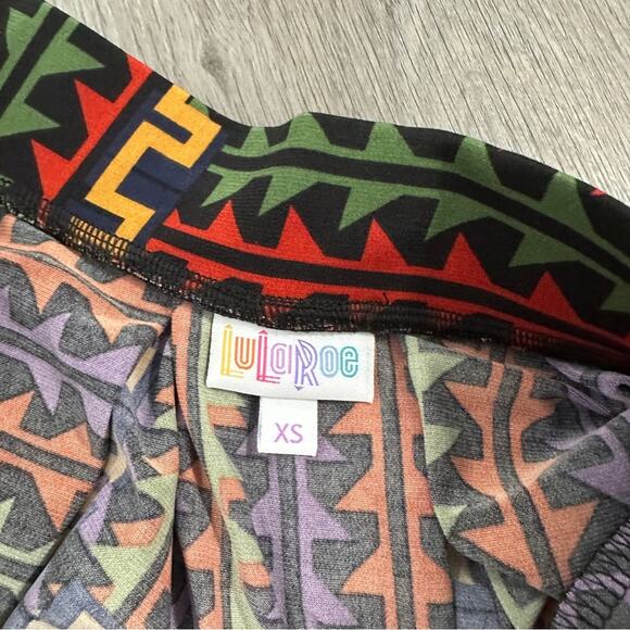 LuLaRoe Madison Black Multicolor Geometric Print Pleated A-Line Mini Skirt Sz XS - Picture 3 of 7